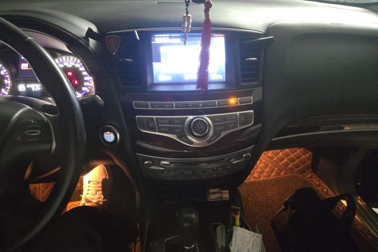 Used Infiniti QX60 2014 2.5 S/C Hybrid Two-Wheel Drive Excellence Edition Audio And AC Panel