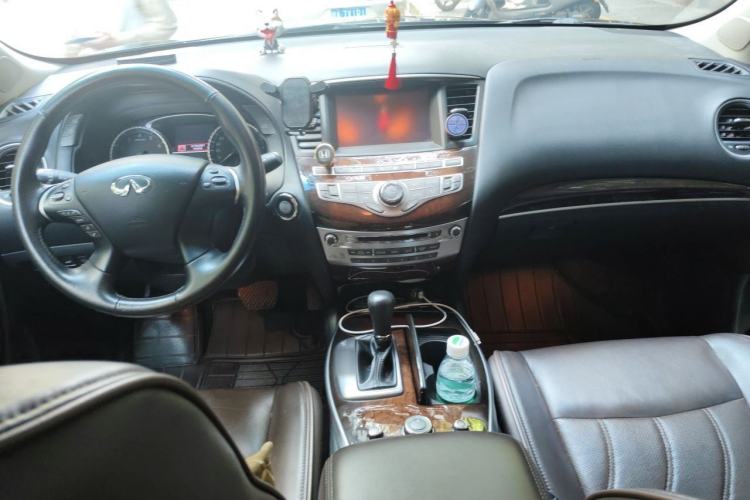 Used Infiniti QX60  Center Console