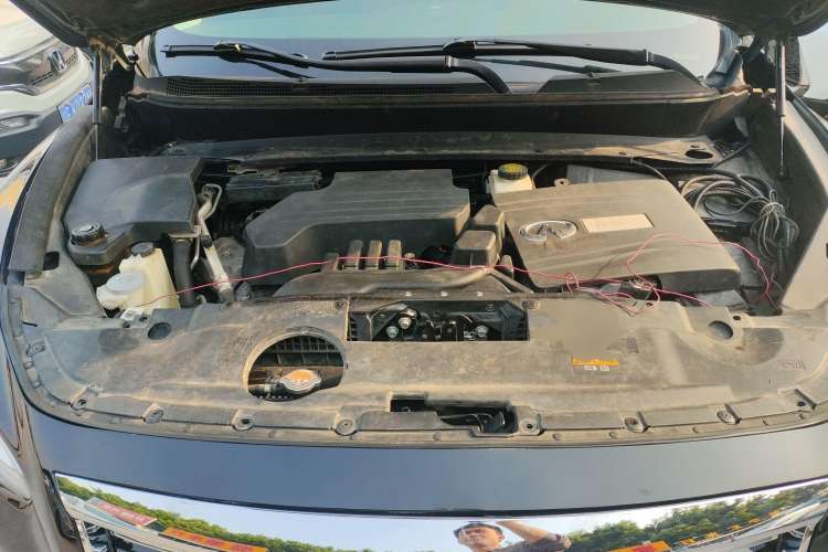 Used Infiniti QX60 2014 2.5 S/C Hybrid Two-Wheel Drive Excellence Edition Engine Bay