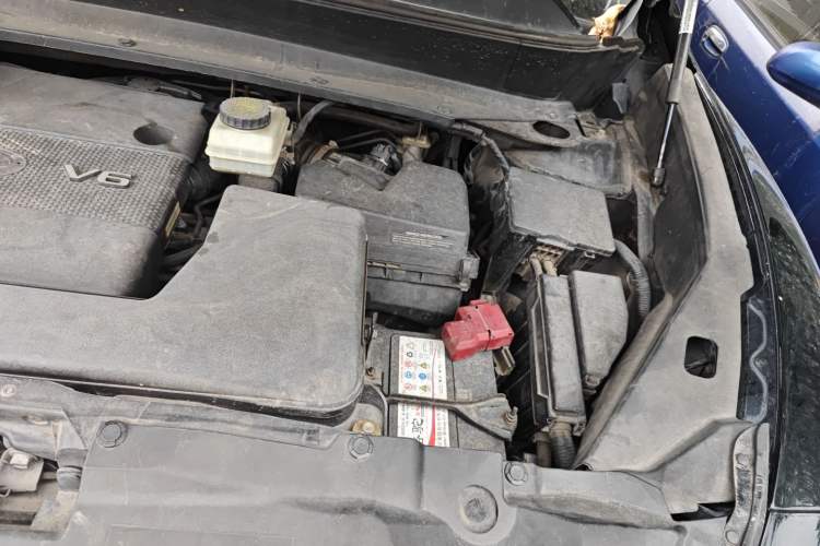 Used Infiniti QX60 2014 3.5L Two-Wheel Drive Excellence Edition Engine Bay Left
