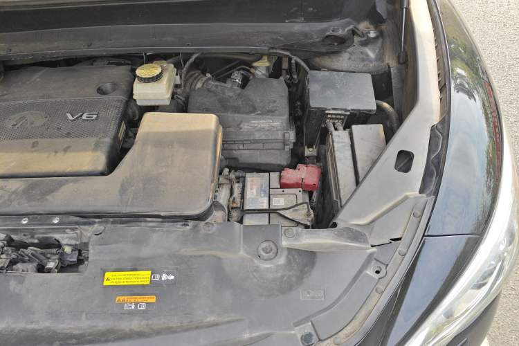 Used Infiniti QX60 2014 3.5L Four-Wheel Drive All-Terrain Version Engine Bay Left