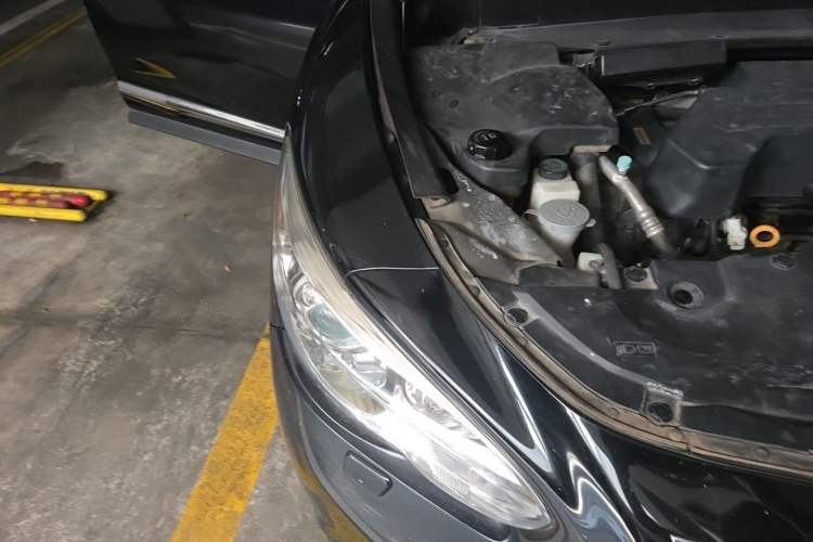 Used Infiniti QX60 2014 2.5 S/C Hybrid Two-Wheel Drive Excellence Edition Engine Bay Right