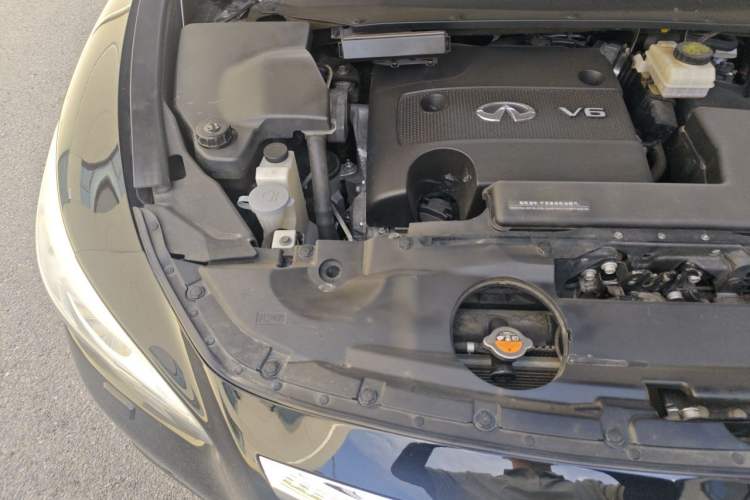 Used Infiniti QX60 2014 3.5L Four-Wheel Drive All-Terrain Version Engine Bay Right
