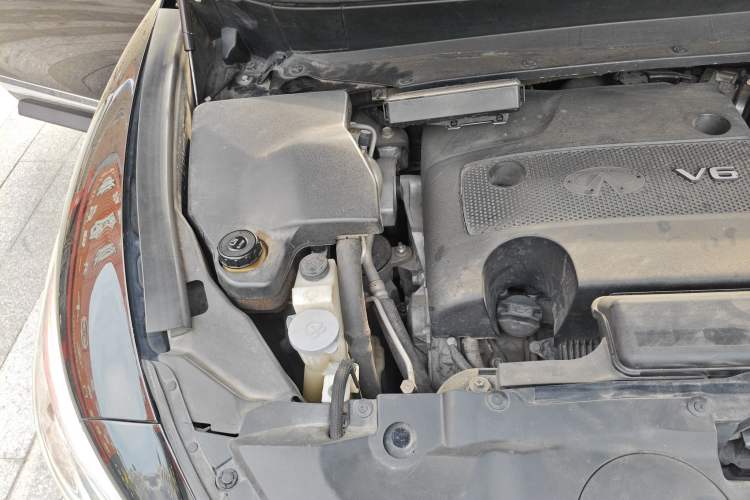 Used Infiniti QX60 2014 3.5L Four-Wheel Drive All-Terrain Version Engine Bay Right