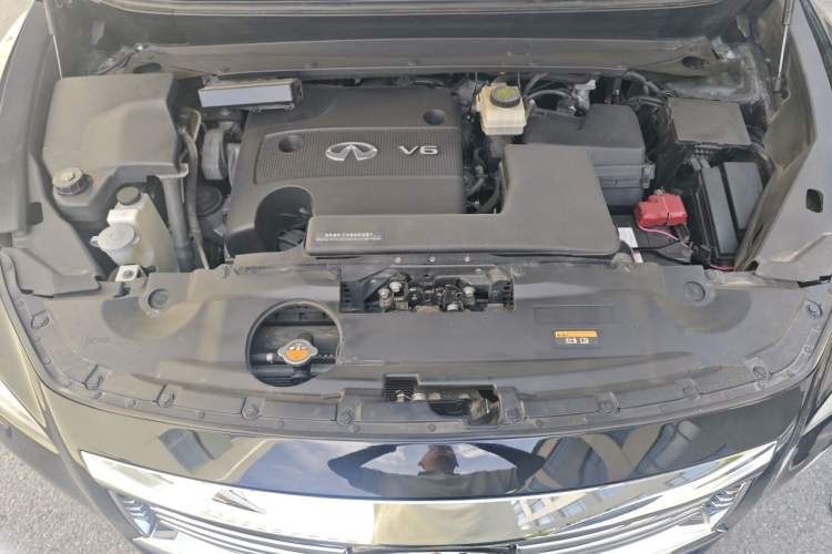 Used Infiniti QX60 2014 3.5L Four-Wheel Drive All-Terrain Version Engine Bay