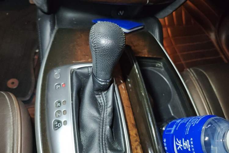 Used Infiniti QX60 2014 2.5 S/C Hybrid All-Wheel-Drive Versatile Edition Gear Lever