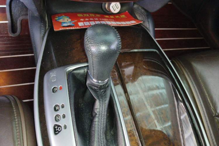 Used Infiniti QX60 2014 2.5 S/C Hybrid All-Wheel-Drive Versatile Edition Gear Lever