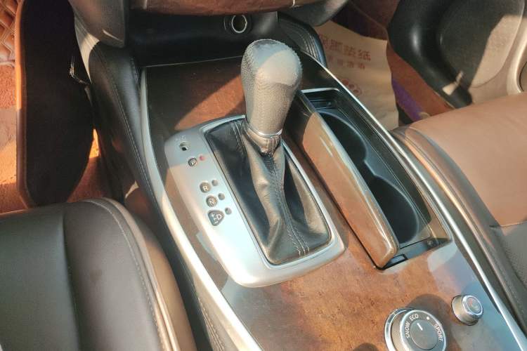 Used Infiniti QX60 2014 2.5 S/C Hybrid Two-Wheel Drive Excellence Edition Gear Lever