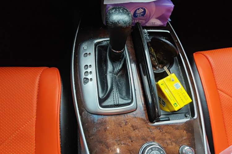 Used Infiniti QX60 2014 3.5L Two-Wheel Drive Excellence Edition Gear Lever