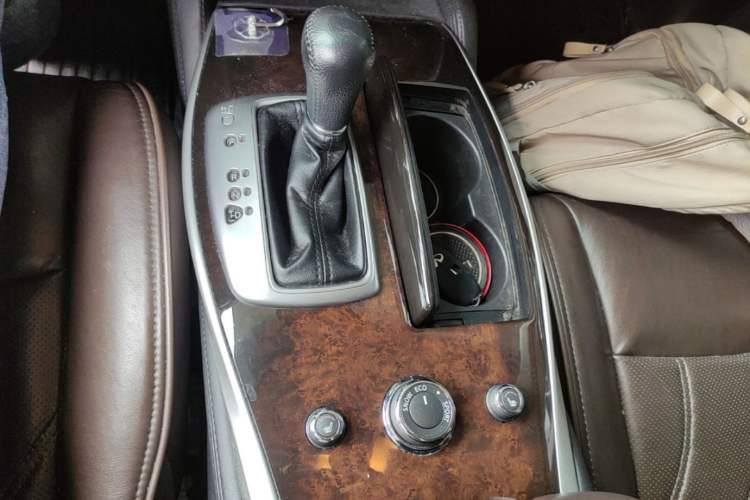 Used Infiniti QX60 2014 2.5 S/C Hybrid Two-Wheel Drive Excellence Edition Gear Lever