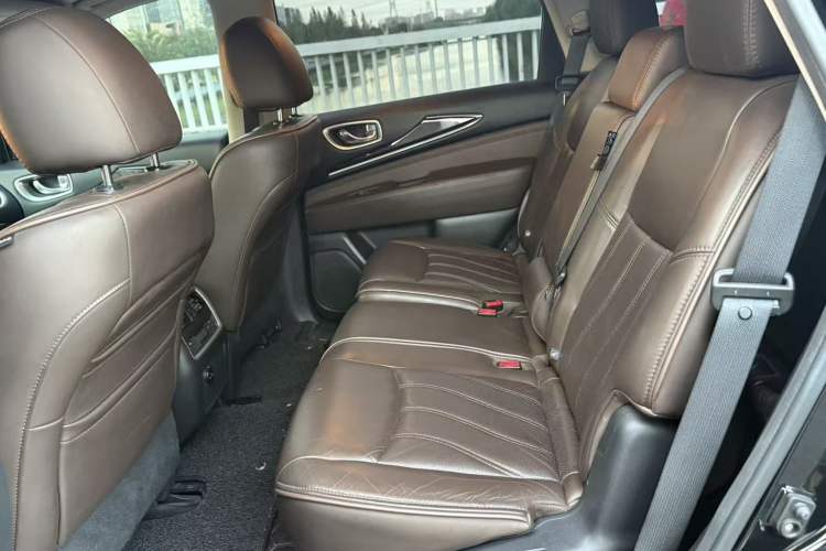Used Infiniti QX60 2014 2.5 S/C Hybrid Two-Wheel Drive Excellence Edition Interior 3