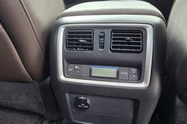 Used Infiniti QX60 2014 2.5 S/C Hybrid Two-Wheel Drive Excellence Edition Interior 7