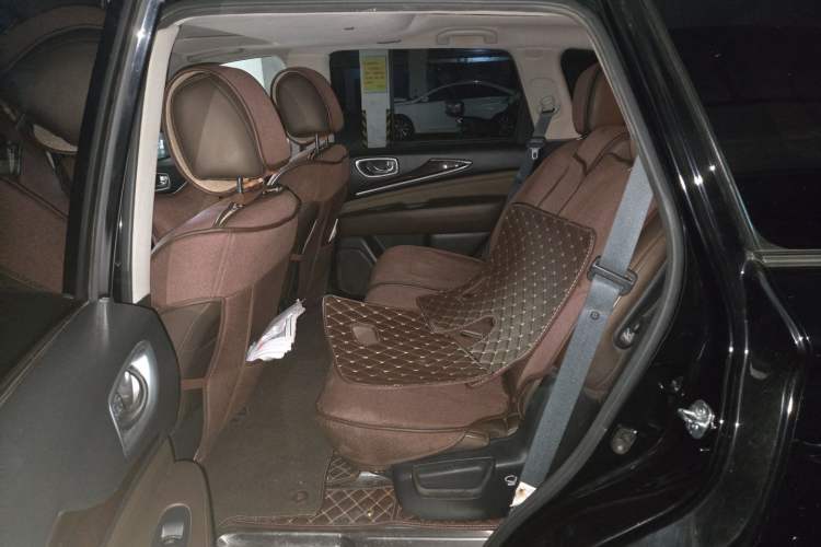 Used Infiniti QX60 2014 2.5 S/C Hybrid Two-Wheel Drive Excellence Edition Left Rear Seat