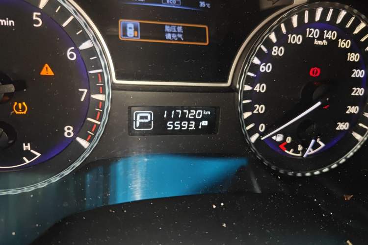 Used Infiniti QX60 2014 3.5L Two-Wheel Drive Excellence Edition Odometer Close Up