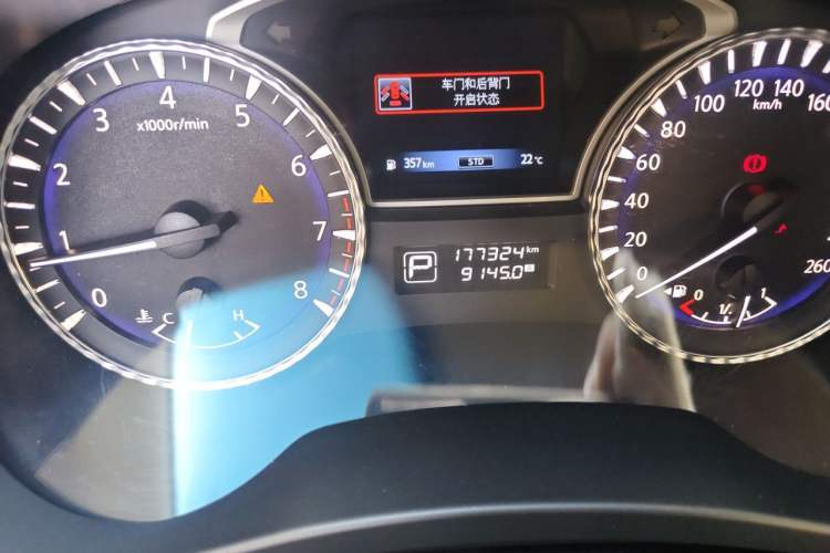 Used Infiniti QX60 2014 3.5L Four-Wheel Drive All-Terrain Version Odometer Close Up