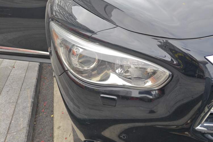 Used Infiniti QX60 2014 3.5L Four-Wheel Drive All-Terrain Version Right Front Headlight