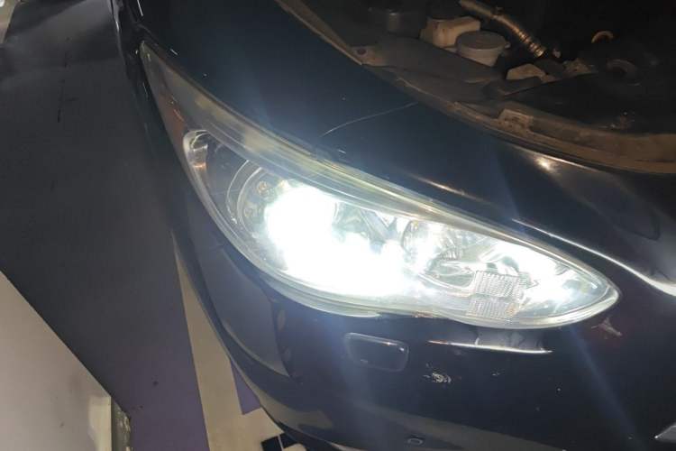 Used Infiniti QX60 2014 2.5 S/C Hybrid Two-Wheel Drive Excellence Edition Right Front Headlight