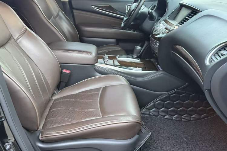 Used Infiniti QX60 2014 2.5 S/C Hybrid Two-Wheel Drive Excellence Edition Right Front Seat