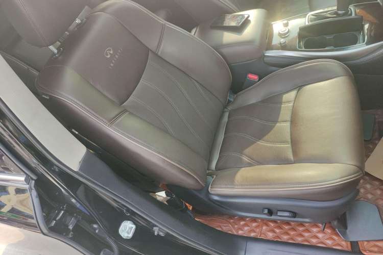 Used Infiniti QX60 2014 2.5 S/C Hybrid Two-Wheel Drive Excellence Edition Right Front Seat