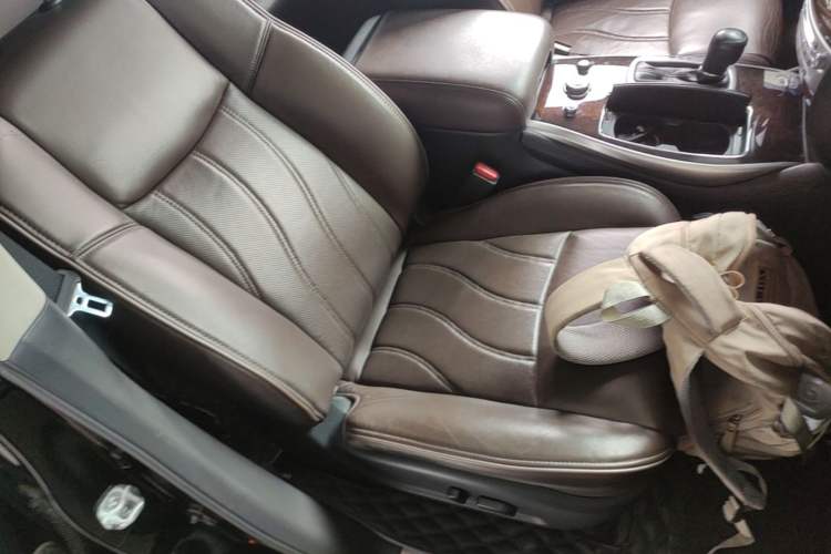 Used Infiniti QX60 2014 2.5 S/C Hybrid Two-Wheel Drive Excellence Edition Right Front Seat
