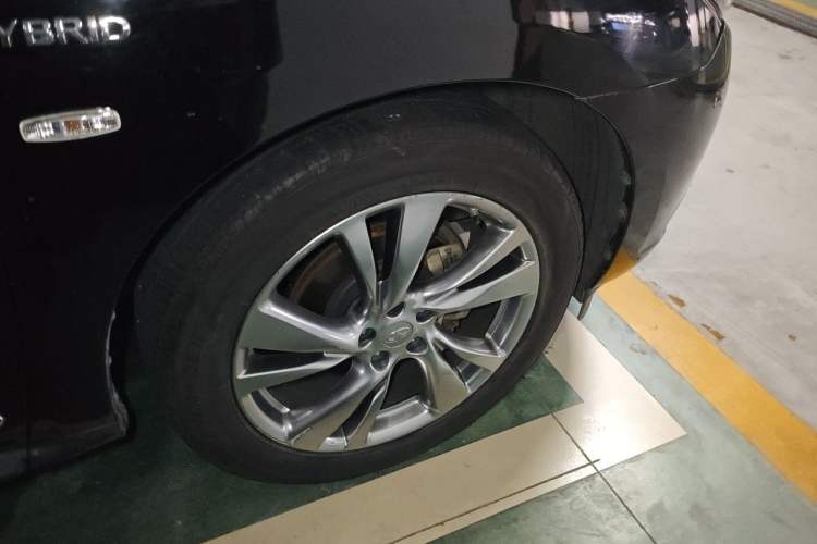 Used Infiniti QX60 2014 2.5 S/C Hybrid All-Wheel-Drive Versatile Edition Right Front Wheel Hub