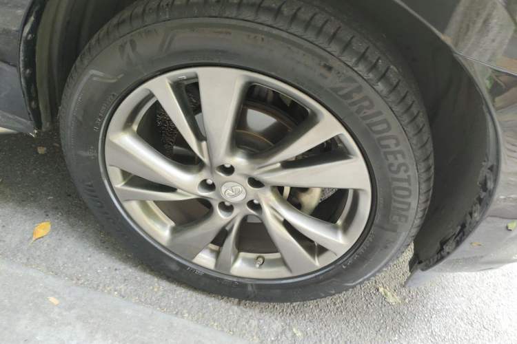 Used Infiniti QX60  Right Front Wheel Hub