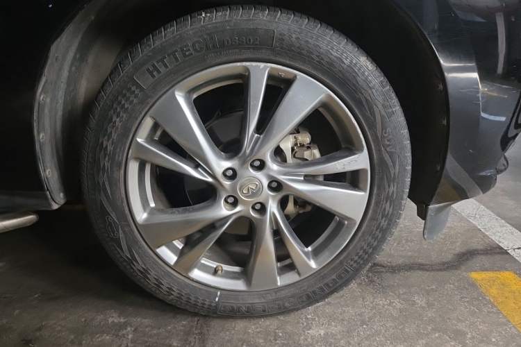 Used Infiniti QX60 2014 2.5 S/C Hybrid Two-Wheel Drive Excellence Edition Right Front Wheel Hub