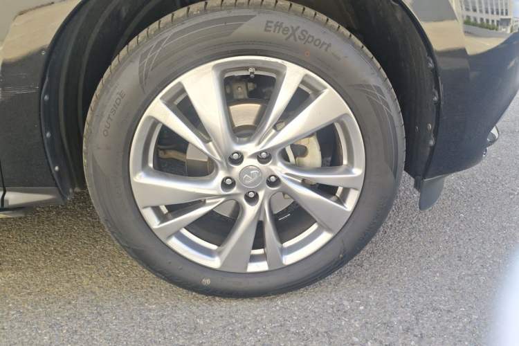 Used Infiniti QX60 2014 3.5L Four-Wheel Drive All-Terrain Version Right Front Wheel Hub