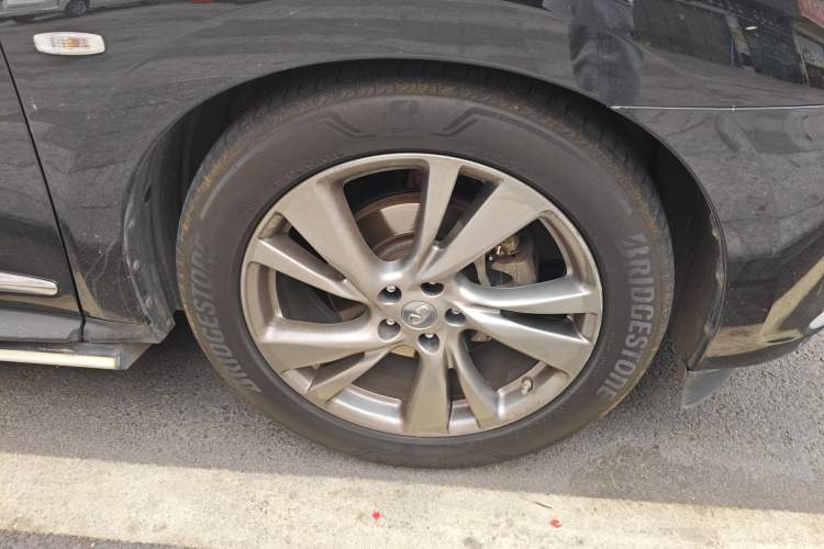 Used Infiniti QX60 2014 3.5L Four-Wheel Drive All-Terrain Version Right Front Wheel Hub