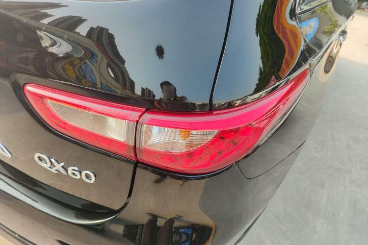 Used Infiniti QX60 2014 2.5 S/C Hybrid Two-Wheel Drive Excellence Edition Right Rear Taillight