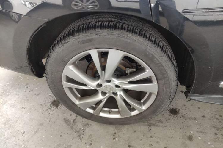 Used Infiniti QX60 2014 2.5 S/C Hybrid Two-Wheel Drive Excellence Edition Right Rear Wheel Hub