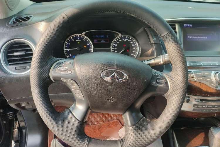 Used Infiniti QX60 2014 2.5 S/C Hybrid Two-Wheel Drive Excellence Edition Steering Wheel