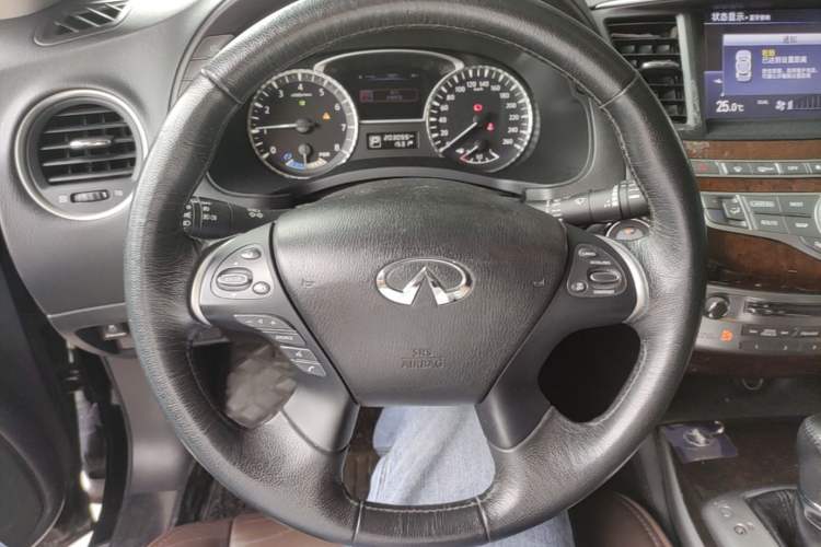 Used Infiniti QX60 2014 2.5 S/C Hybrid Two-Wheel Drive Excellence Edition Steering Wheel