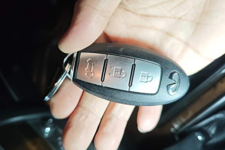 Used Infiniti QX60 2014 2.5 S/C Hybrid All-Wheel-Drive Versatile Edition Vehicle Key