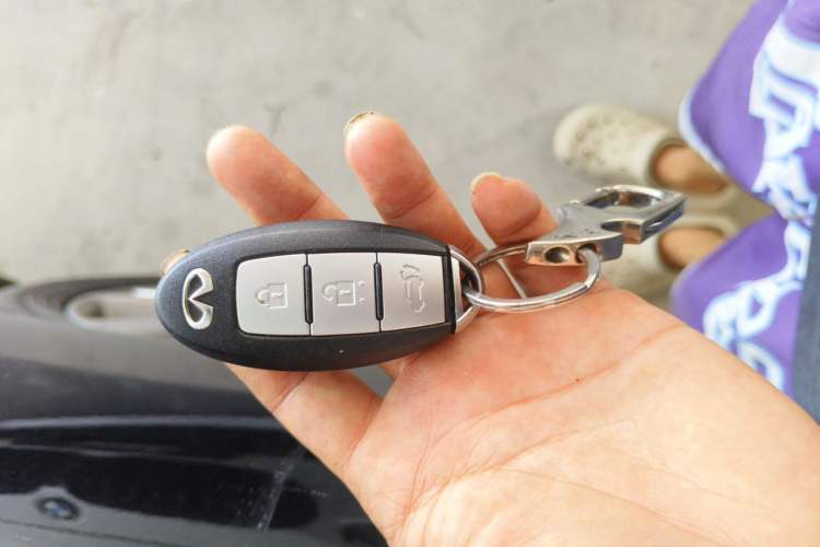 Used Infiniti QX60 2014 2.5 S/C Hybrid All-Wheel-Drive Versatile Edition Vehicle Key
