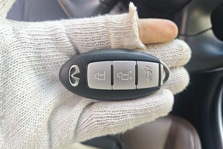 Used Infiniti QX60 2014 3.5L Four-Wheel Drive All-Terrain Version Vehicle Key