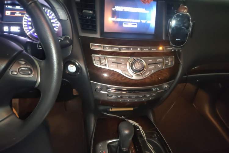 Used Infiniti QX60 2014 3.5L Two-Wheel Drive Excellence Edition Audio And AC Panel