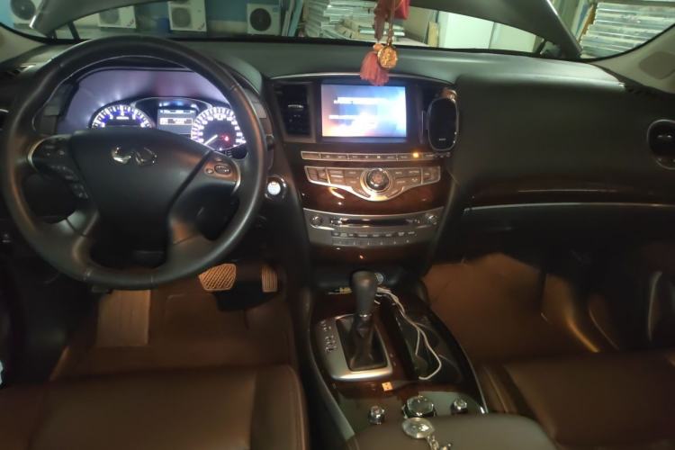 Used Infiniti QX60 2014 3.5L Two-Wheel Drive Excellence Edition Center Console