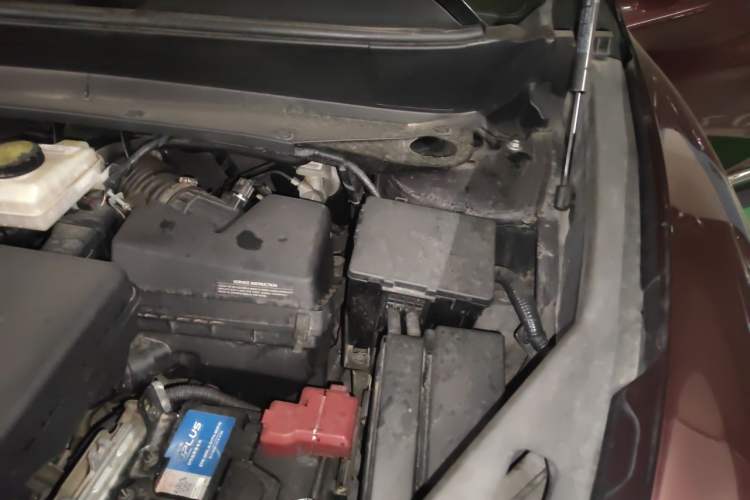 Used Infiniti QX60 2014 3.5L Two-Wheel Drive Excellence Edition Engine Bay Left