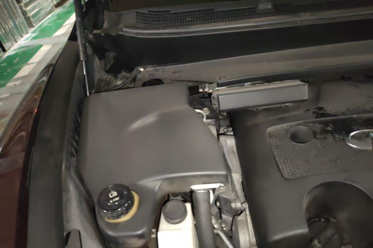 Used Infiniti QX60 2014 3.5L Two-Wheel Drive Excellence Edition Engine Bay Right