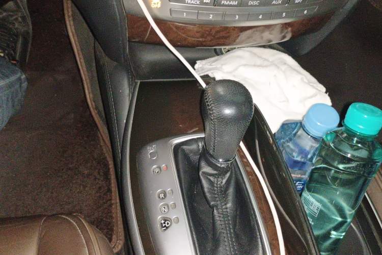 Used Infiniti QX60 2014 2.5 S/C Hybrid Two-Wheel Drive Excellence Edition Gear Lever