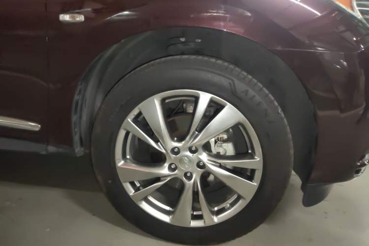 Used Infiniti QX60 2014 3.5L Two-Wheel Drive Excellence Edition Right Front Wheel Hub