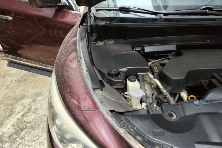 Used Infiniti QX60 2014 2.5 S/C Hybrid Two-Wheel Drive Excellence Edition Engine Bay Right