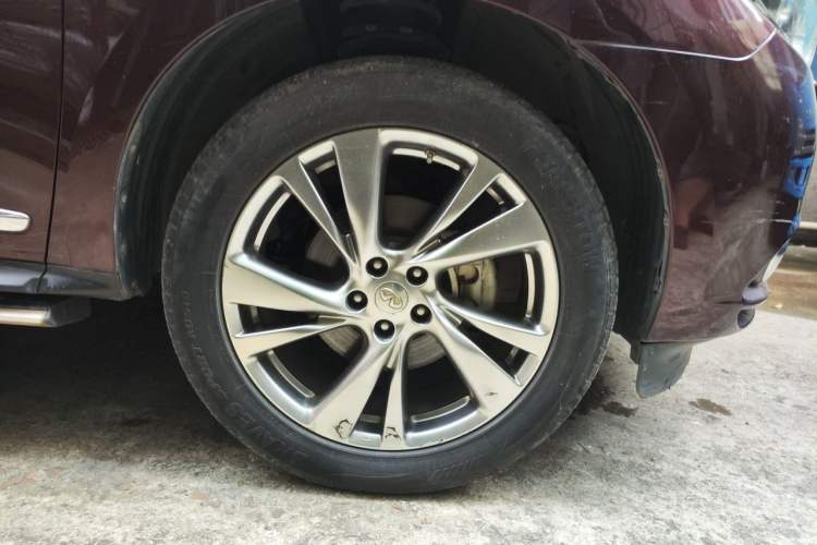 Used Infiniti QX60 2014 2.5 S/C Hybrid Two-Wheel Drive Excellence Edition Right Front Wheel Hub