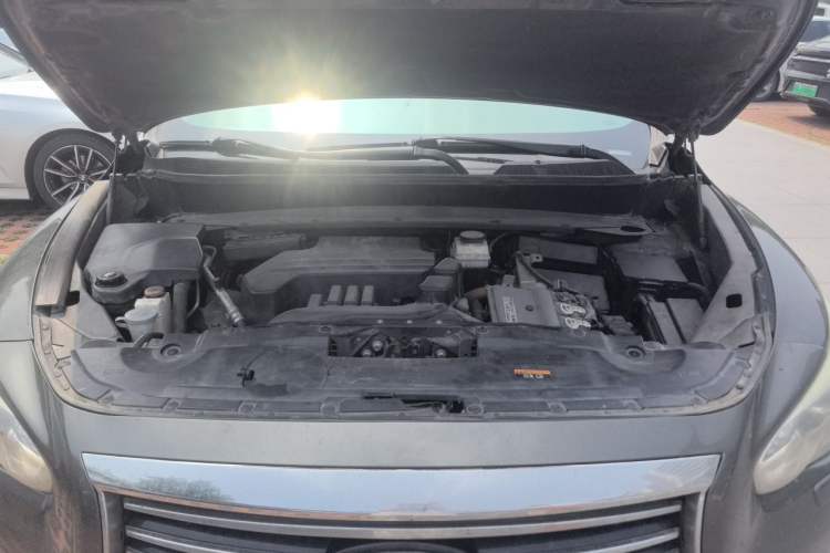 Used Infiniti QX60 2014 2.5 S/C Hybrid Two-Wheel Drive Excellence Edition Engine Bay