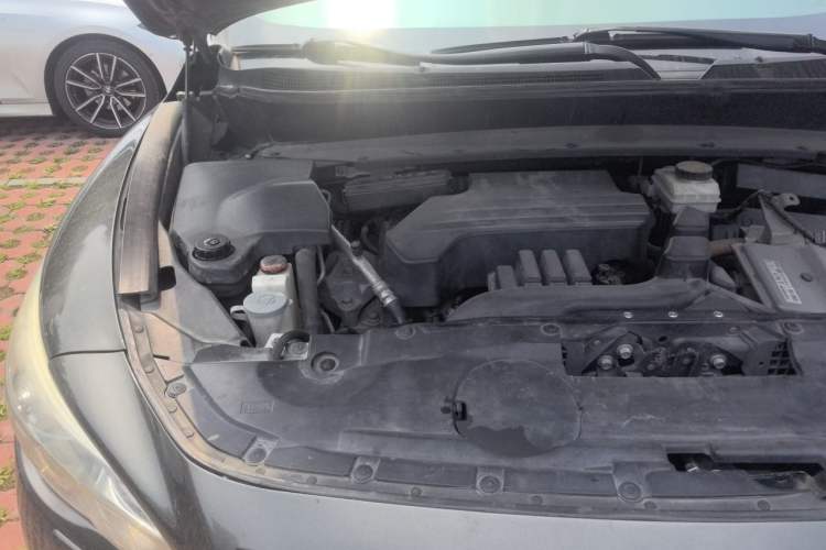 Used Infiniti QX60 2014 2.5 S/C Hybrid Two-Wheel Drive Excellence Edition Engine Bay Right