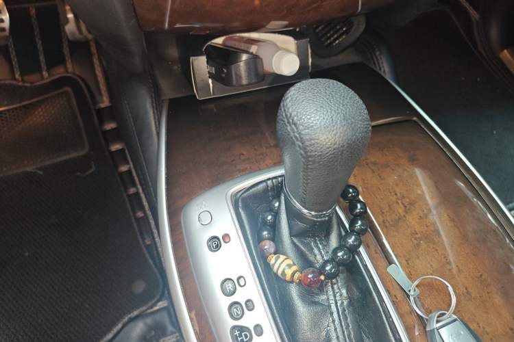 Used Infiniti QX60 2014 2.5 S/C Hybrid Two-Wheel Drive Excellence Edition Gear Lever