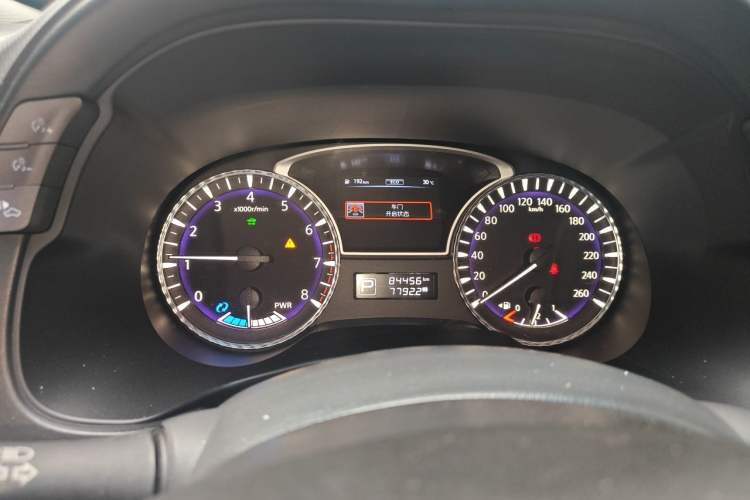 Used Infiniti QX60 2014 2.5 S/C Hybrid Two-Wheel Drive Excellence Edition Odometer Close Up