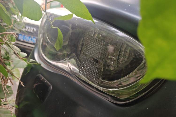 Used Infiniti QX60 2014 2.5 S/C Hybrid Two-Wheel Drive Excellence Edition Right Front Headlight