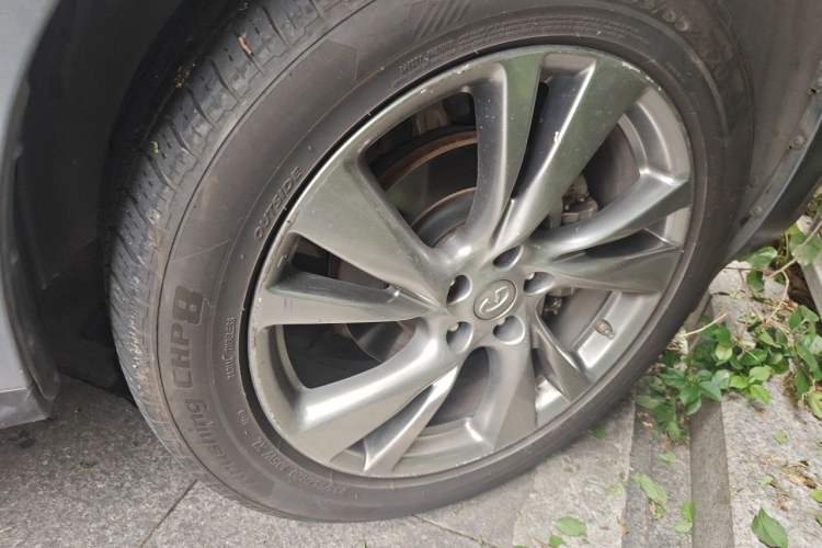 Used Infiniti QX60 2014 2.5 S/C Hybrid Two-Wheel Drive Excellence Edition Right Front Wheel Hub